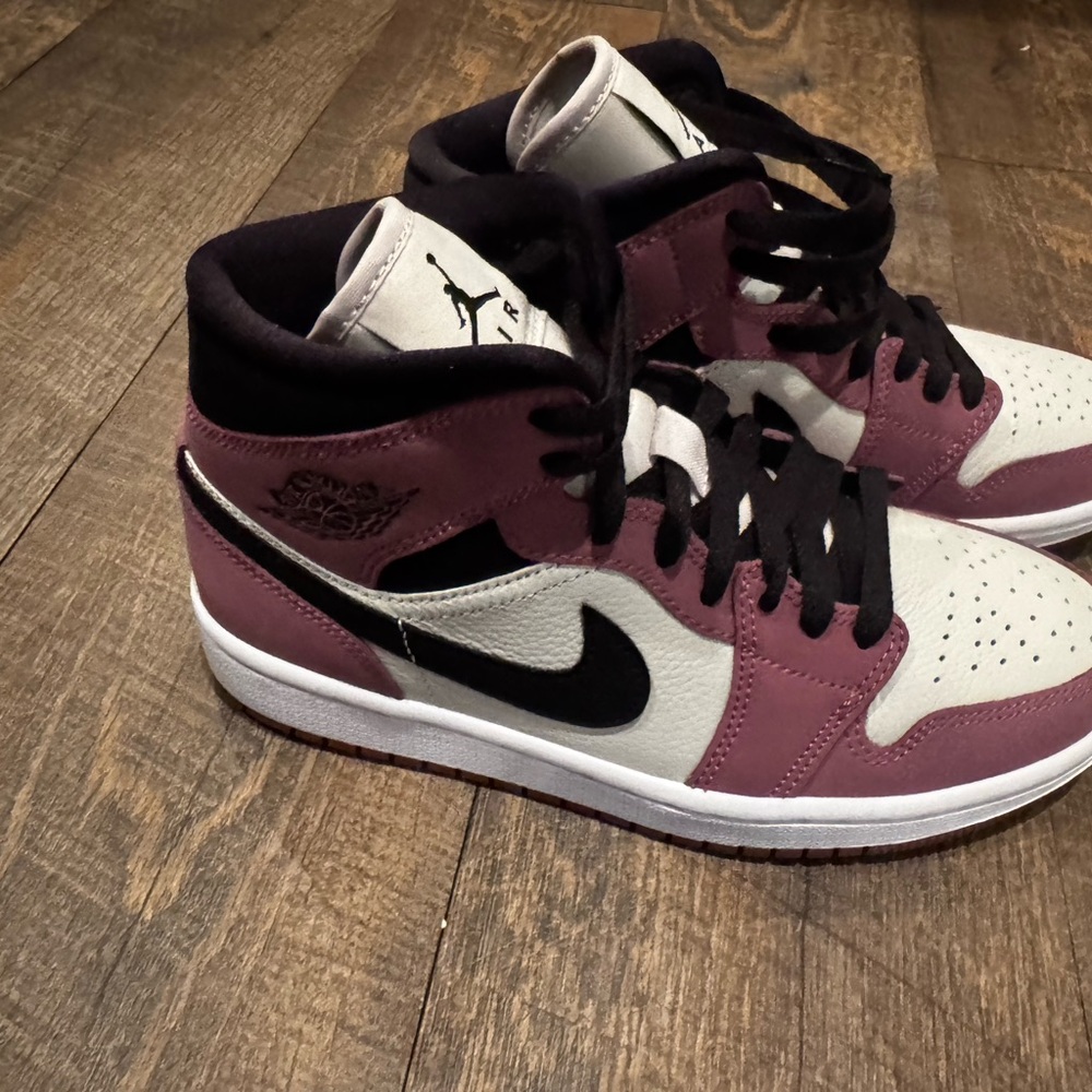 Wmns Air Jordan 1 Mid SE 'Berry - Picture 4 of 4